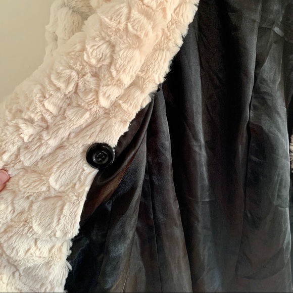 Fuzzy coat 😍 - Picture 6 of 8